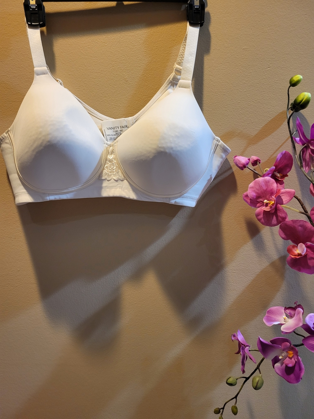 Vanity Fair Seamless White Wireless Bra with Subtle Lace Trim